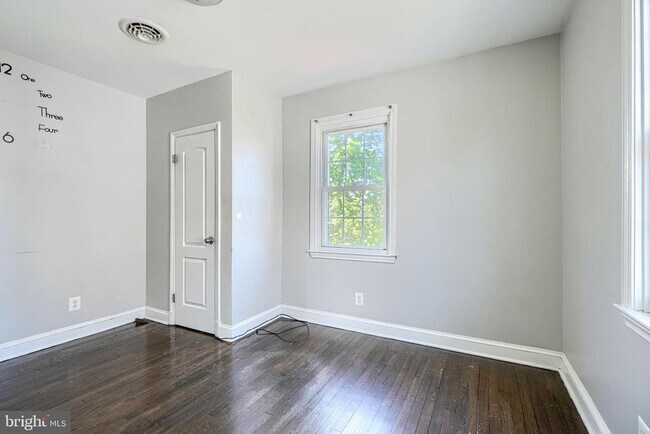 Photo - 4010 Fernhill Ave