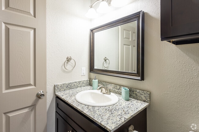 1BR, 1BA - 660SF