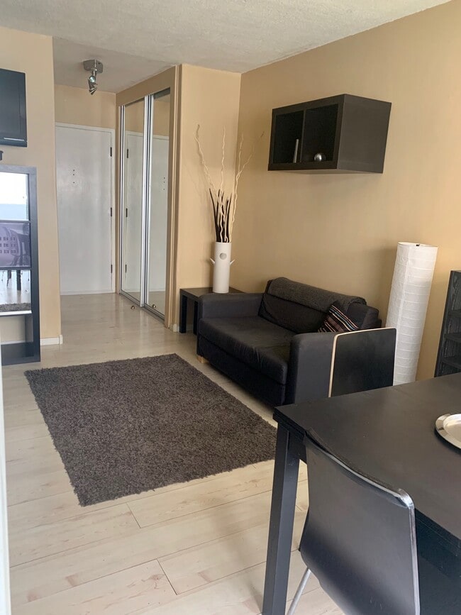 Photo - 960 Larrabee St Unidad 116