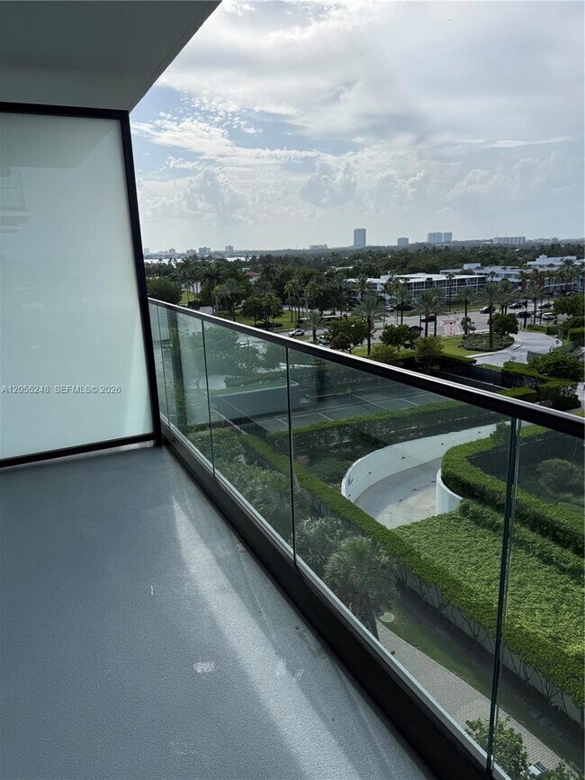 10185 Collins Ave Unit 822