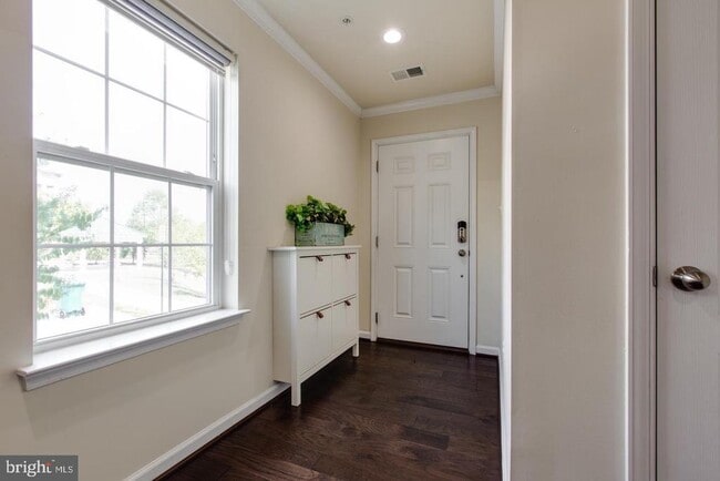 Building Photo - 7201 Thackley Way