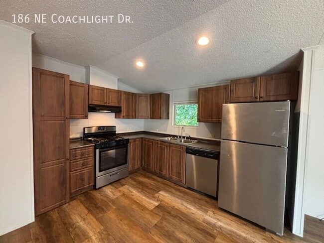 Photo - 186 Coachlight Dr