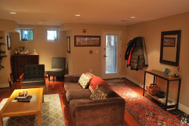 Building Photo - 1822 New Hampshire Ave NW Unit Garden Level Rental