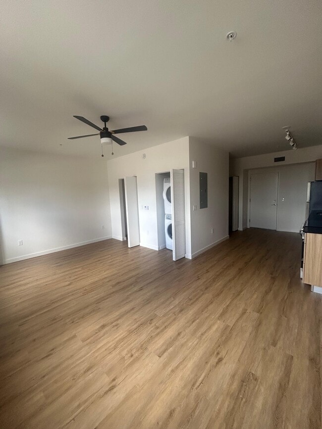 Building Photo - 871 E 28th St Unit S1 Rental