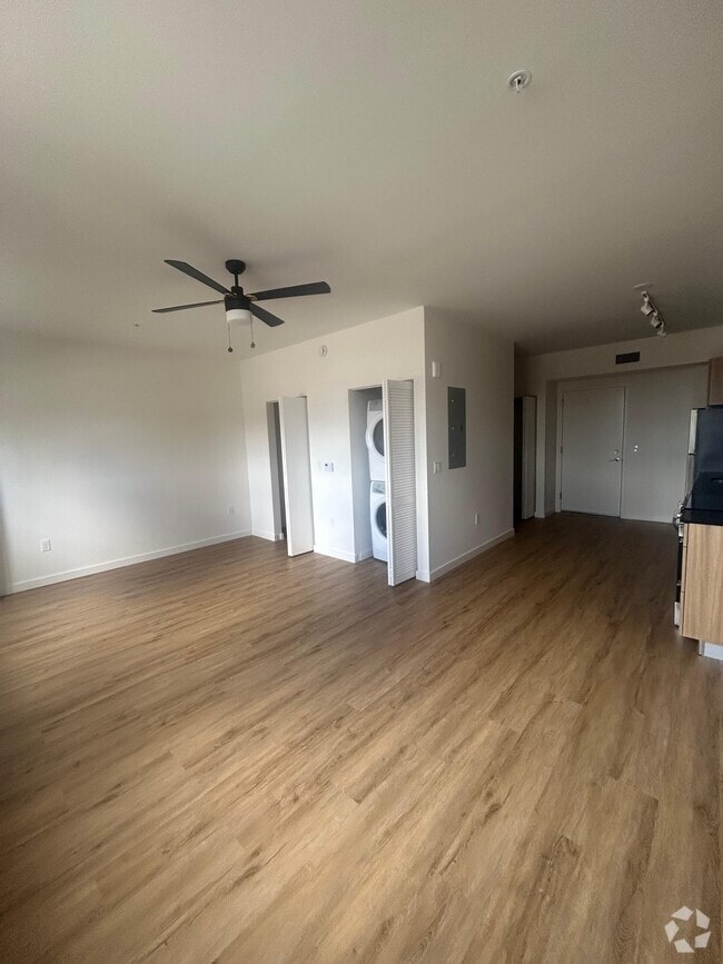 Building Photo - 871 E 28th St Unit S1 Rental