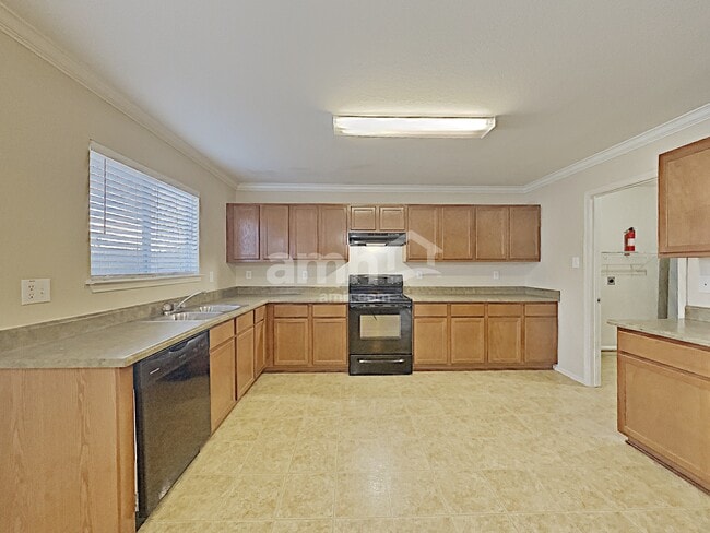 Photo - 5839 Sherbrooke Oak