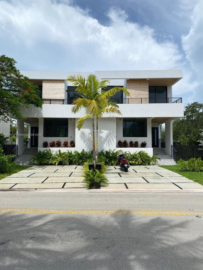 Photo - 570 Fernwood Rd