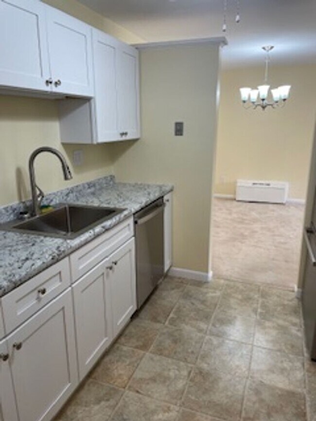 Photo - Oversized 2 bedroom unit in prime location Unit B9