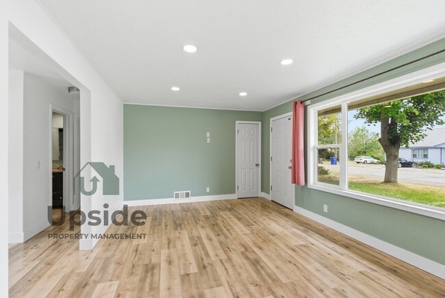 Photo - 8719 E Valleyway Ave
