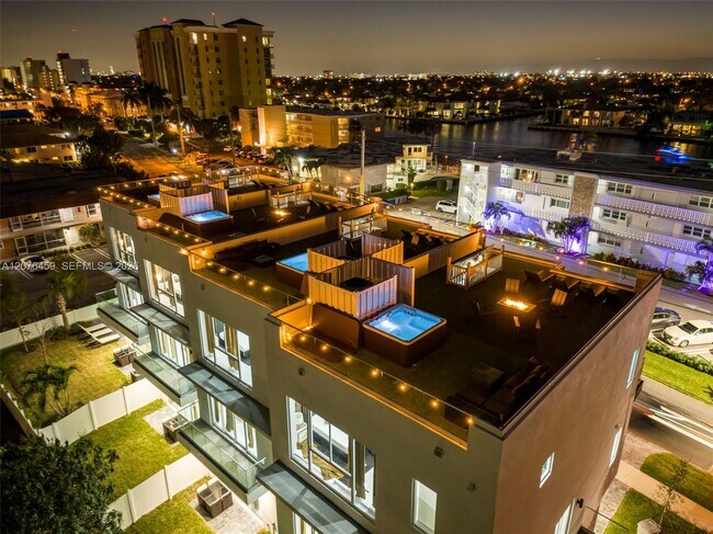 Photo - 1004 N Riverside Dr