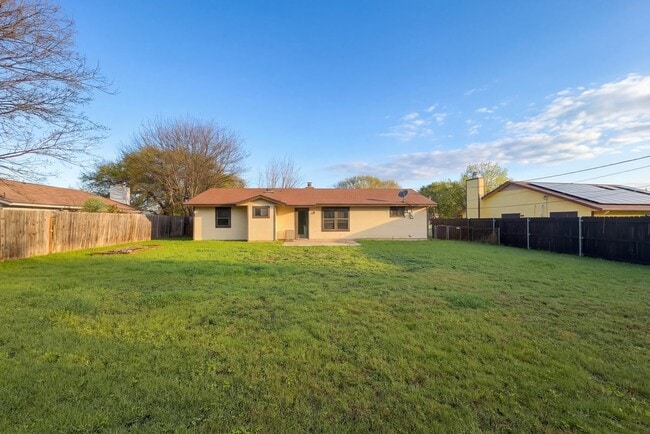 Photo - 908 Hackberry St