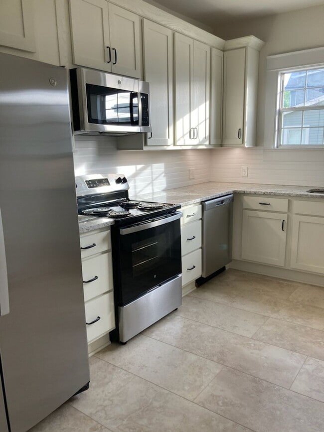 Building Photo - Maryville 37804 - COMING SOON! Available S... Rental