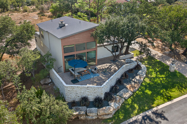 Building Photo - 820 Broken Arrow