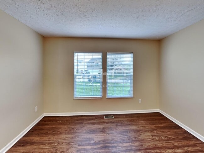 Photo - 4024 Walnut Crossing Dr