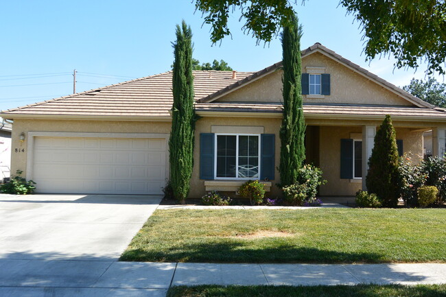 Photo - 3 Bedroom 2 Bathroom Home in SW Visalia! Close to Shopping and Restaurants!