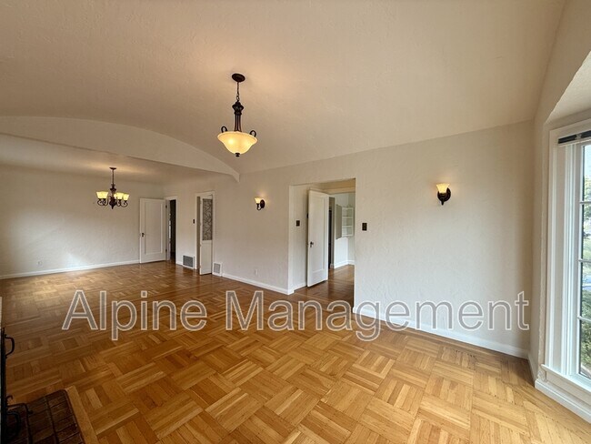 Photo - 658 Rockdale Dr