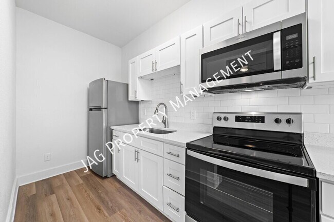 Photo - 931 Rubel St