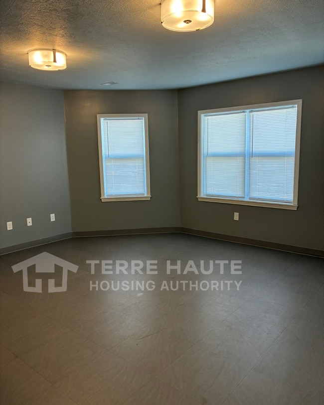 Living Area View 2 - 1309 3rd Ave