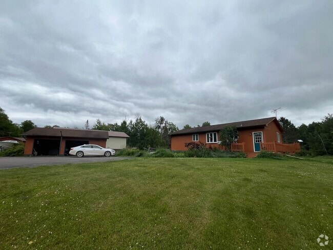 Building Photo - Beautiful 3 Bedroom / 2 Bath on 7 Acres! Rental