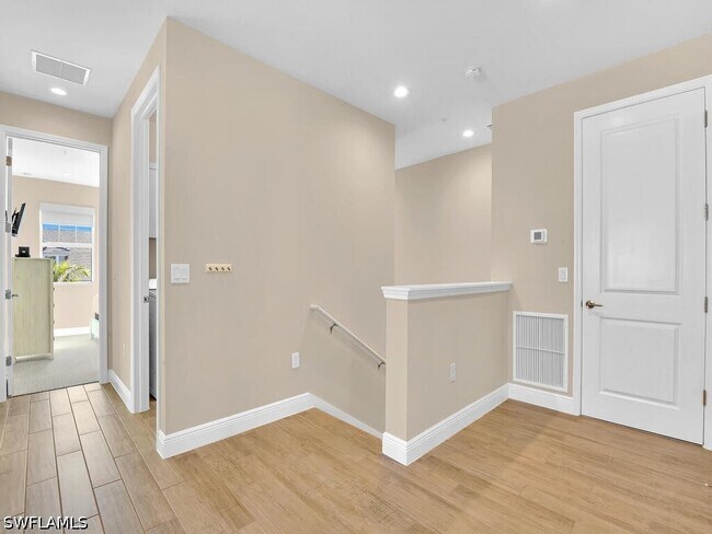 Building Photo - 2561 Seychelles Dr Unit 308