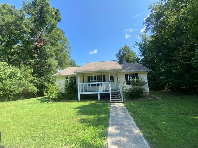 Building Photo - Now available 3 Bedroom 2 Bath Single Fami... Rental
