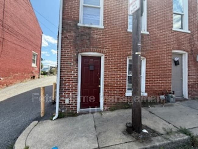Building Photo - 230 W Mifflin St Rental