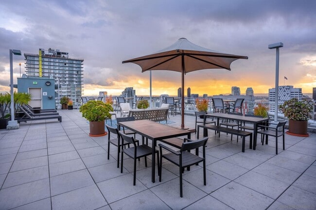 Building Photo - 1080 Park Blvd Unit 1206