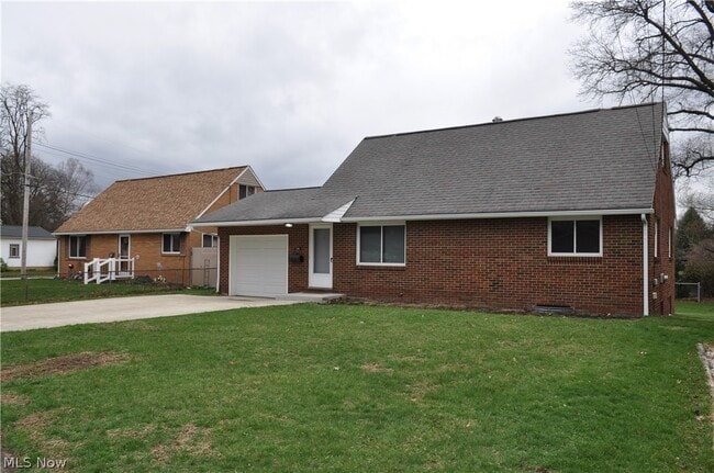 Photo - 539 Royer Ave NW