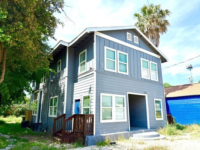 Building Photo - 2422 W Commerce St Unit 3 Rental