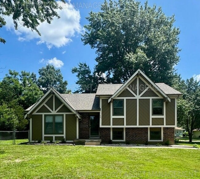 Building Photo - Exceptional Split-Level Home on Large Corn...
