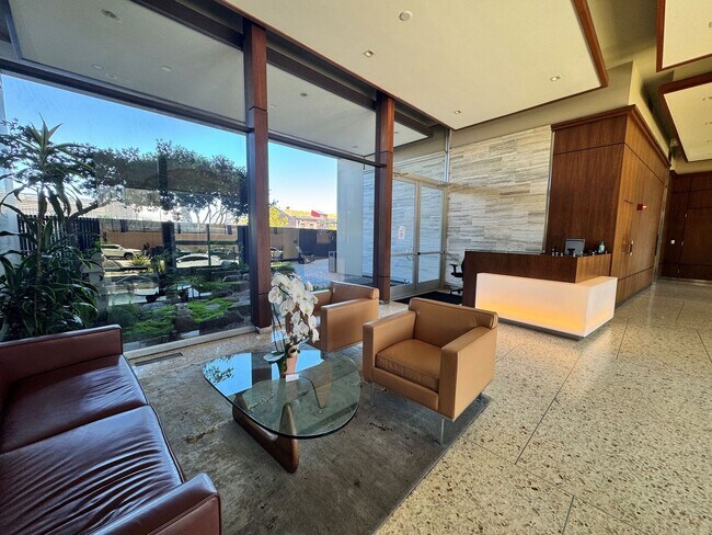 Photo - Designer Luxury. Iconic Views. Extraordinary Living. Unit 1608