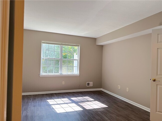 Photo - 35 Captains Cove Ln