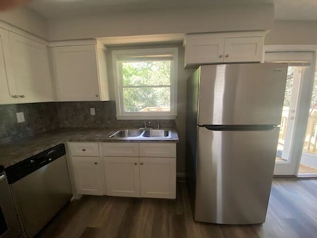 Photo - 5075 3rd Ave