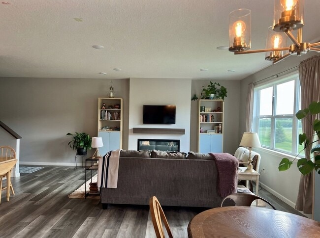 2452 Greenbriar Ln
