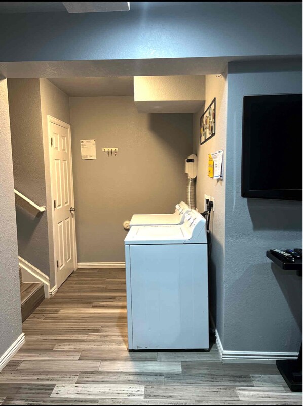 Photo - 4108 Liverpool St