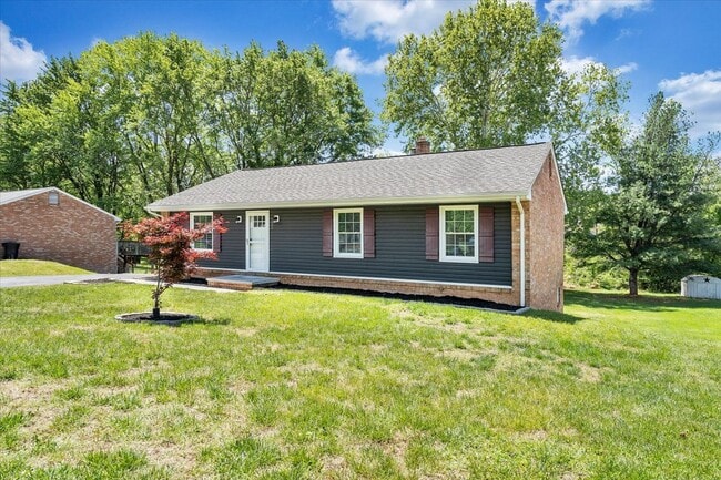 Photo - 222 Spring Grove Dr