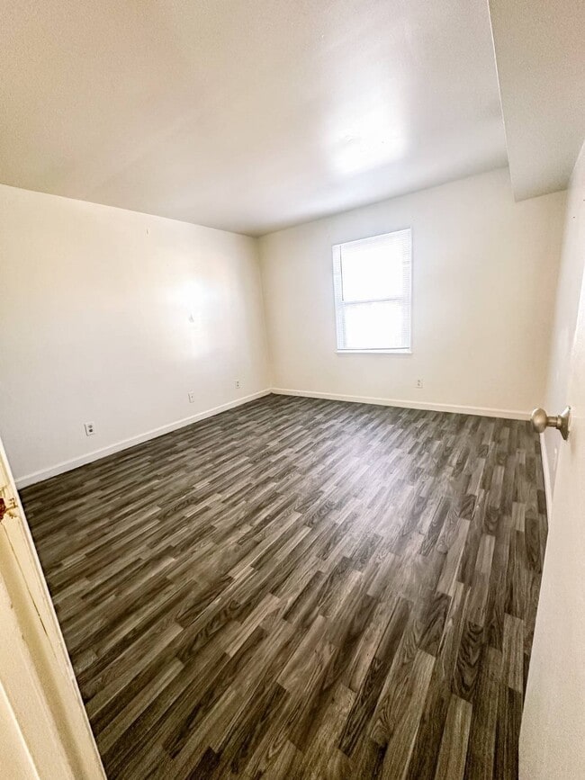 Photo - 901 Leawood Dr