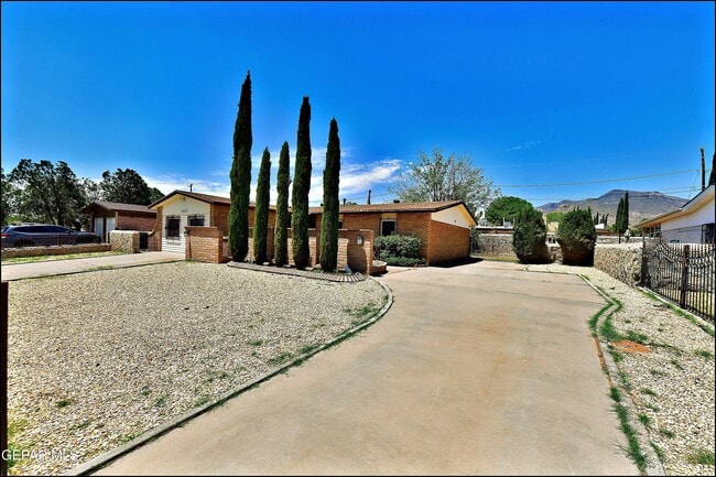 Photo - 10117 Mercedes St