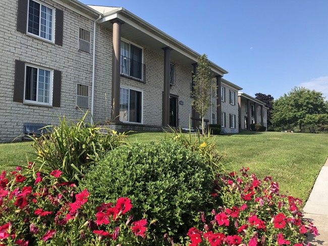 Chatham Hills - Chatham Hills Apartments