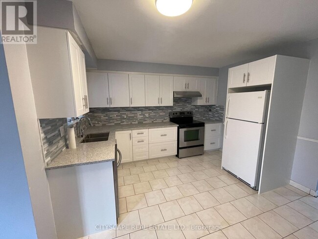 Photo - 594 Bunting Rd