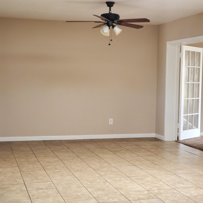 Photo - 1719 E Gaylon Dr