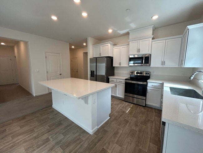 931 Grimsby Ln