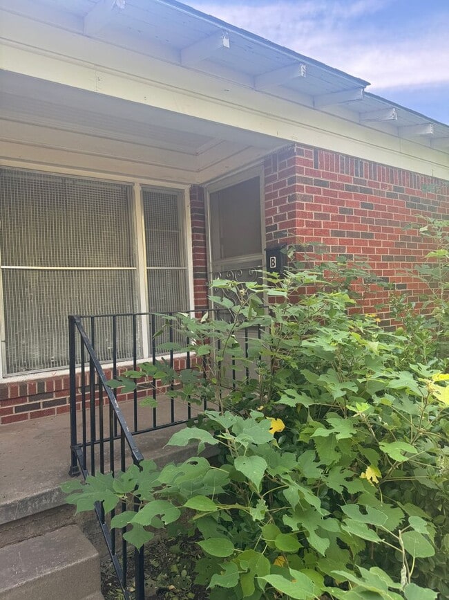 Building Photo - Located in Avondale 2bedrooms 1bathroom Rental