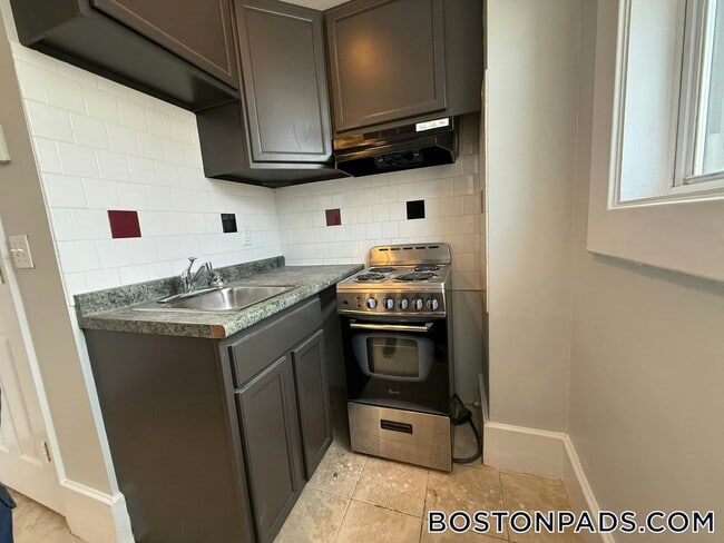 Building Photo - 50 Franklin St Rental