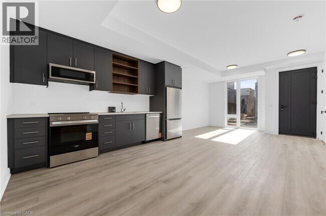 Photo - 88 EVERETT Cmn