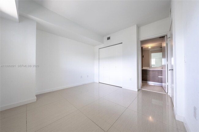 Photo - 460 NE 28th St Unidad 7