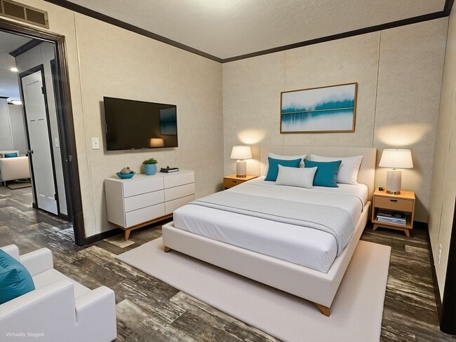 Photo - 333 E Lakewood Blvd