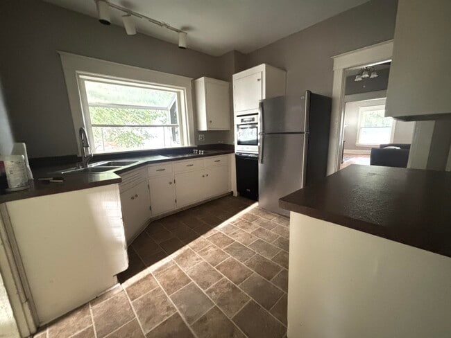 Photo - 1489 Elizabeth St