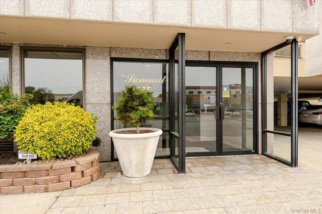 235 W Park Ave Unit 205