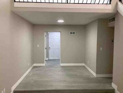 Photo - "Spacious 5-Bed Oasis with Granite Eleganc...